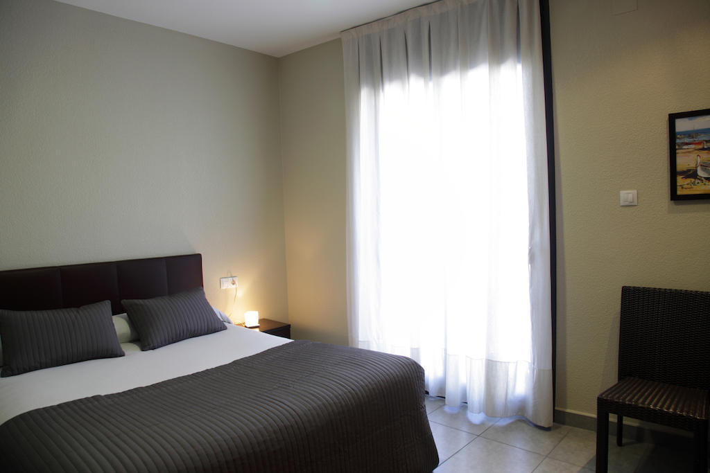 Hostal Portofino Ареньш-да-Мар Номер фото
