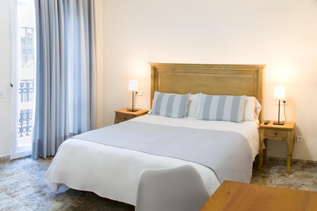 Hostal Portofino Ареньш-да-Мар Екстер'єр фото